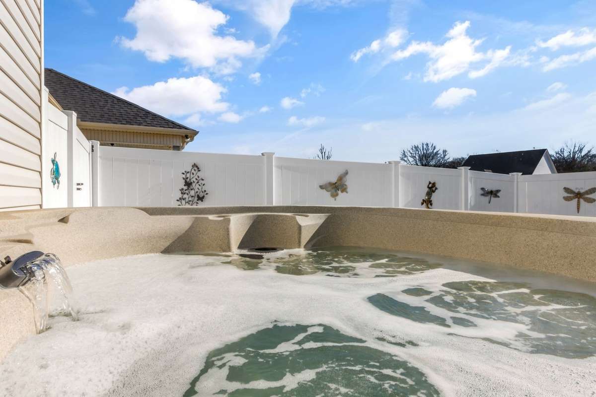 Hot Tub that seats 4!