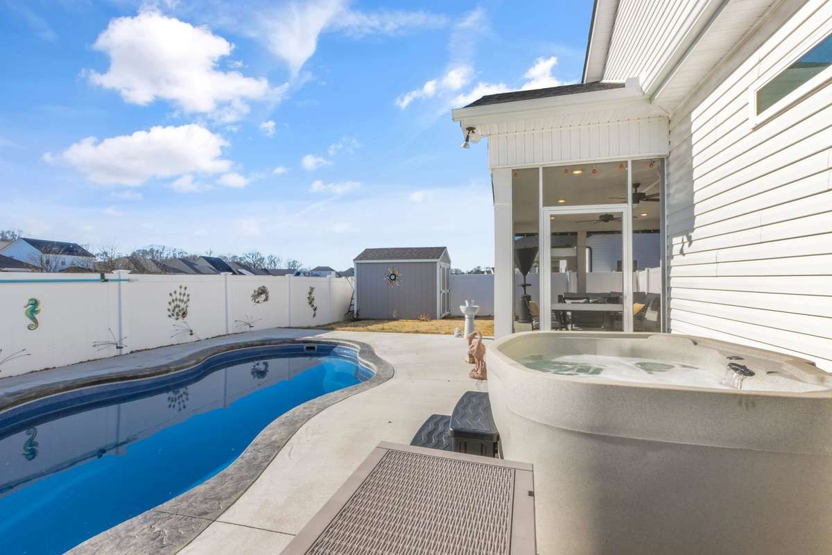 Hot Tub available with a full price offer!!