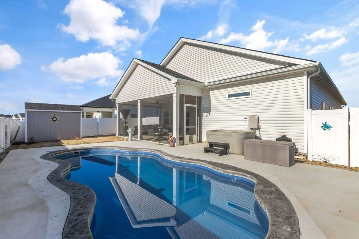 SALTWATER POOL!