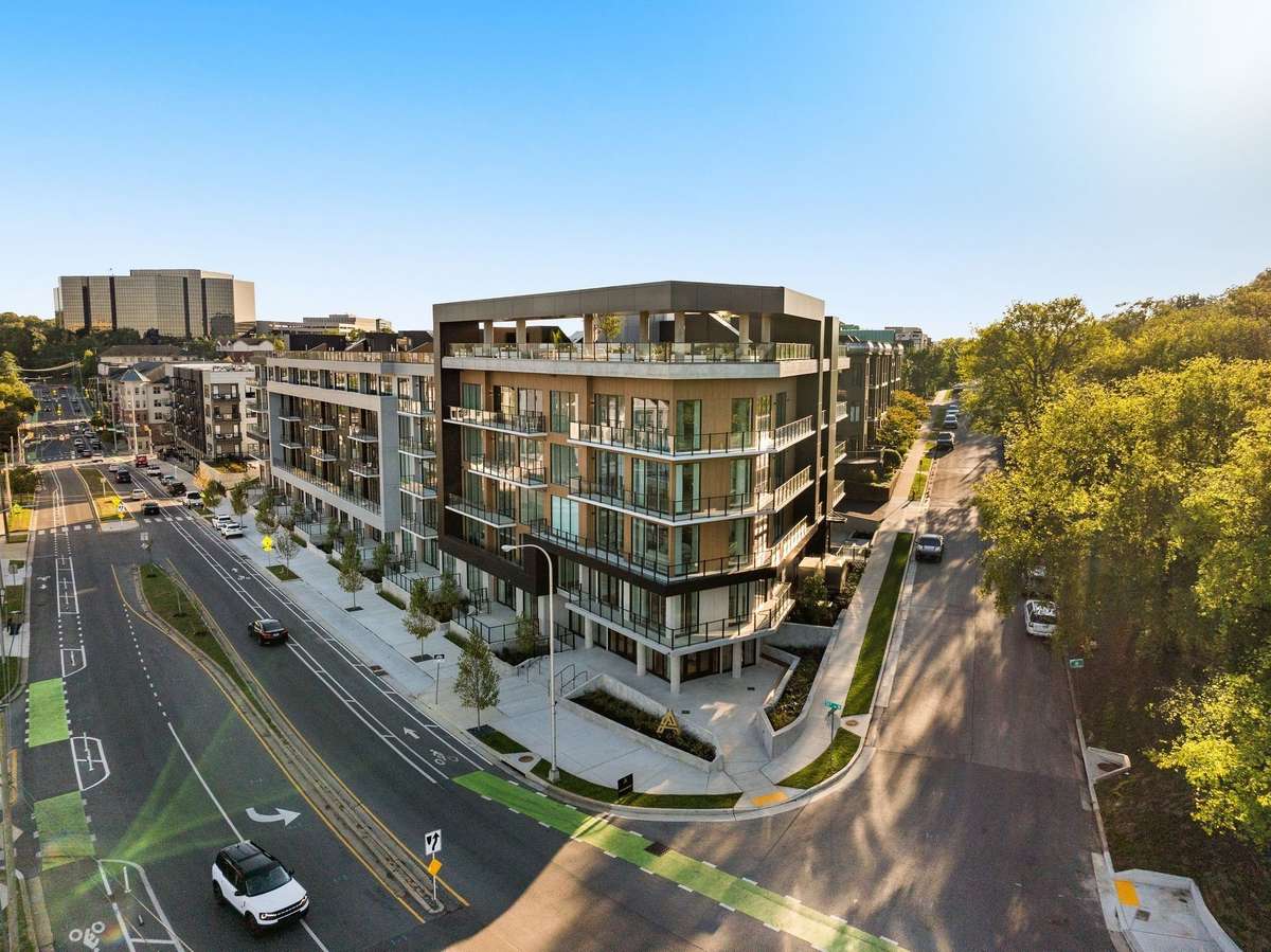 Tucked away from the coveted West End Avenue and adjacent to Nashville's esteemed Centennial Park, Athena is a modern luxury condominium community equipped to deliver its residents a lifestyle that is both effortless and indulgent.