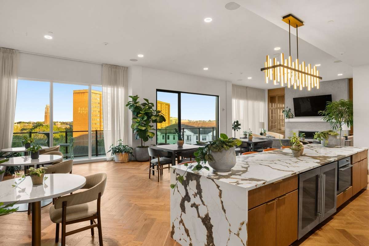 The Sky Lounge provides an additional entertainment space with stunning panoramic views of downtown Nashville. It features a TV, fireplace, cozy seating, and self-serve beer and wine taps for ultimate convenience.