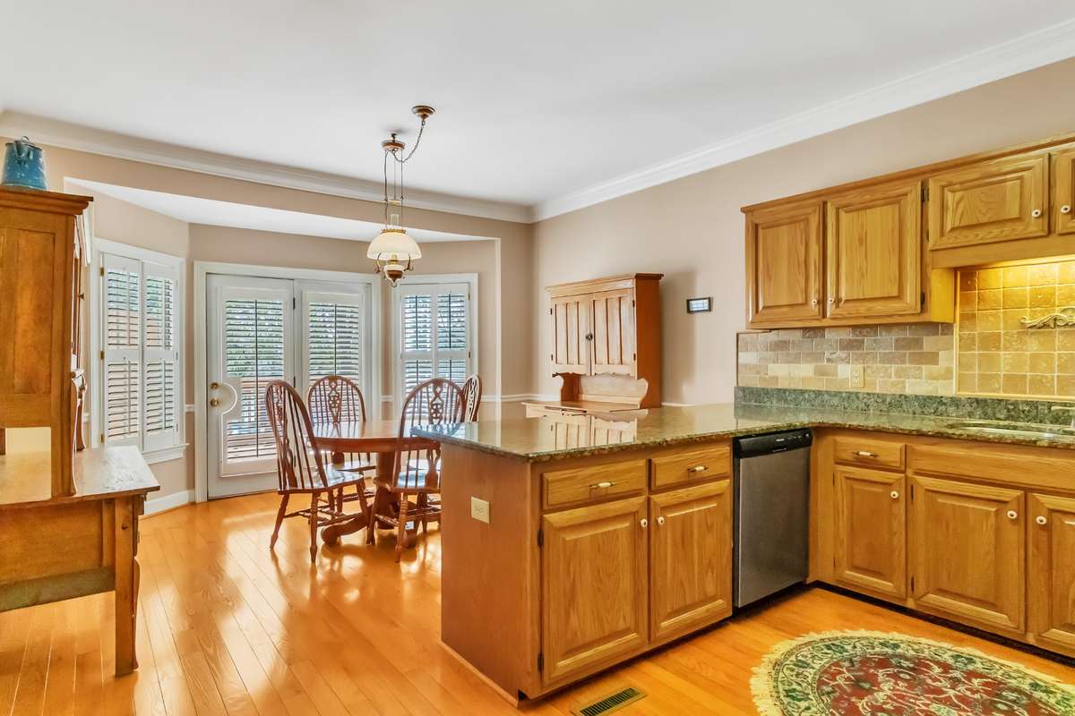 Large Eat In Kitchen