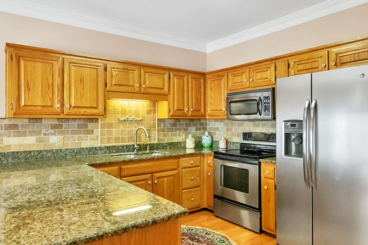 Granite Counter-tops and Tile Backsplash