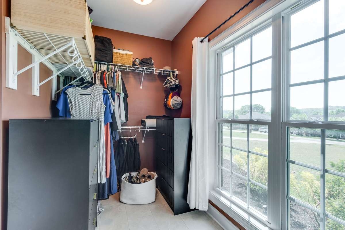 owners walk in closet
