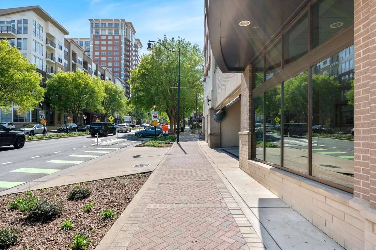 Just steps to all Nashville has to offer!! The Gulch Music Row and Broadway with countless amazing restaurants bars and entertainment options! The possibilities are endless!!