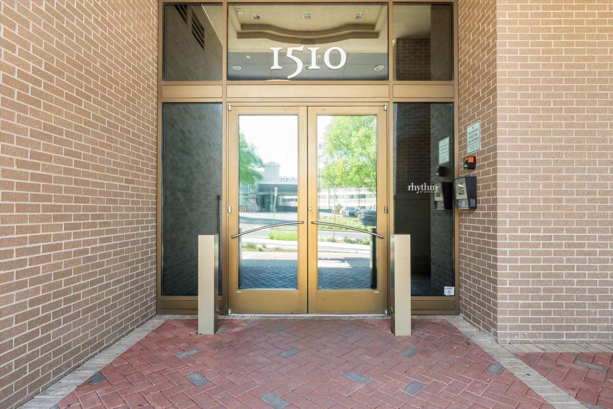 Secure building with 24 hour concierge and guest intercom system for your safety and convience