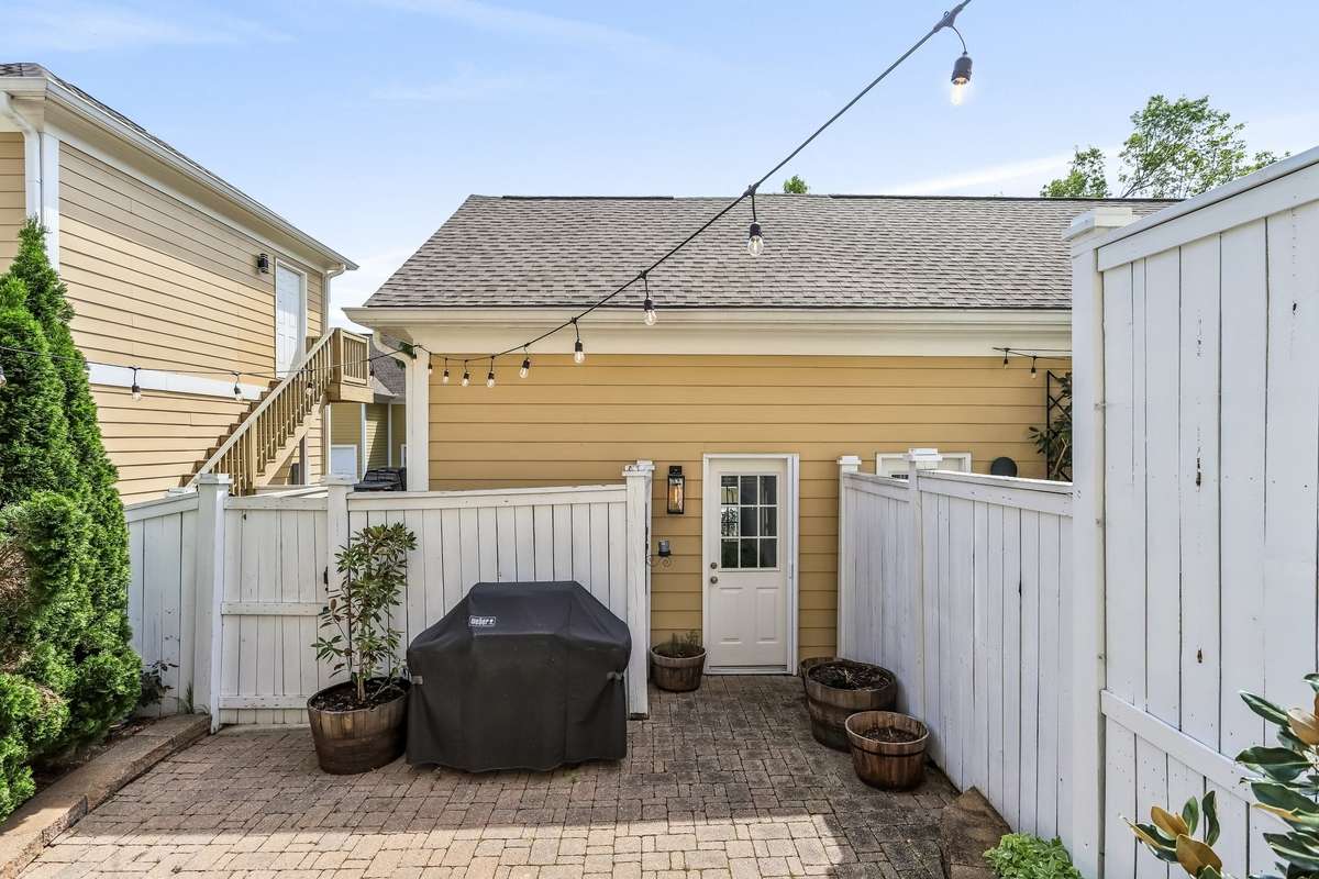 Nice patio area.