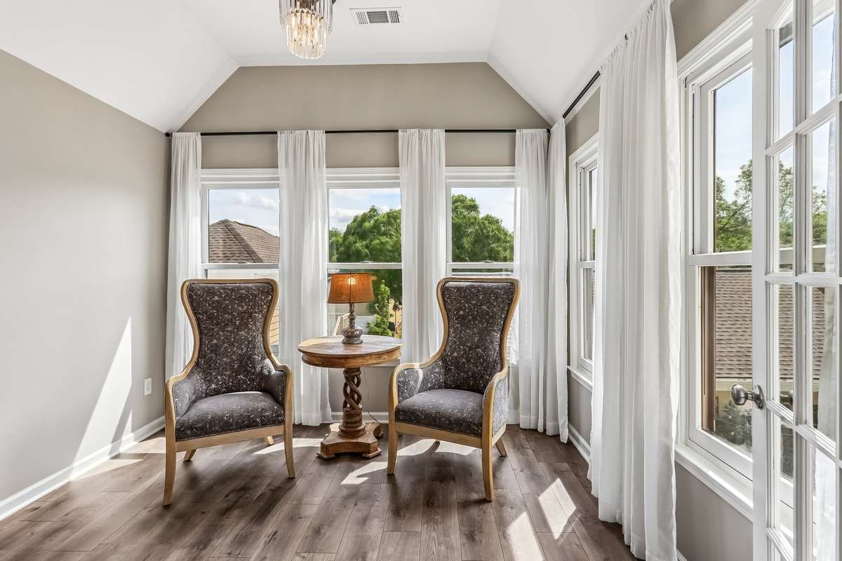 Serene sitting room off the primary bedroom with beautiful windows. Perfect for space for an office or reading room.