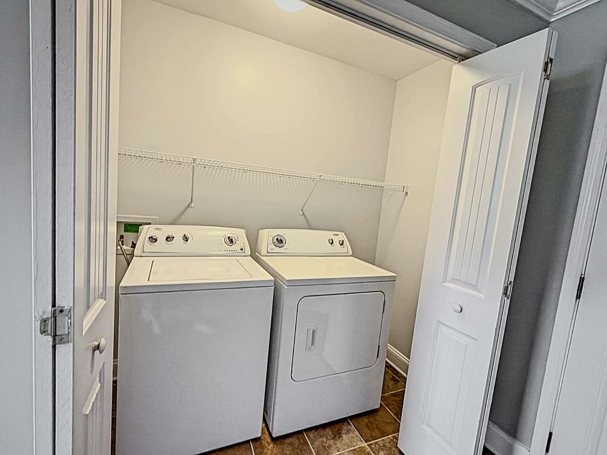 Laundry between kitchen and garage