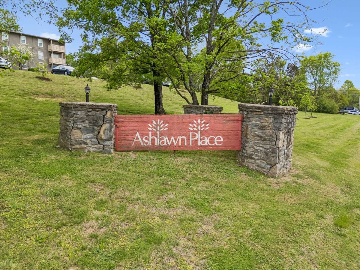 809 Ashlawn Place is Calling You Home!