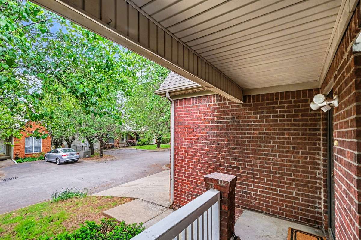 Quiet neighborhood view from the covered front entrance. This unit’s location within the community provides both privacy and quick access to all the conveniences of South Nashville and Brentwood.