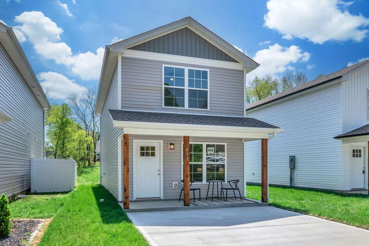 STATEMENT MAKING New Home w/ Large Back Yard
*Note: Green Grass Edits on all Exterior Photos