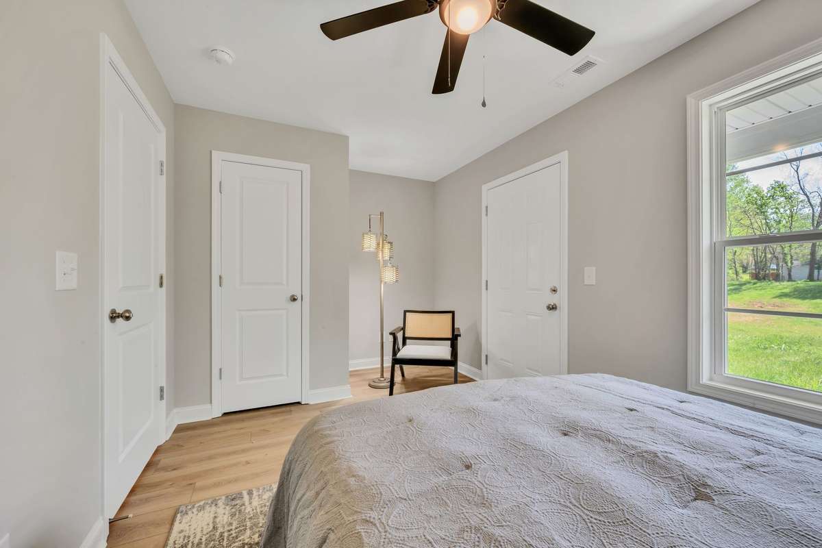 UPGRADED Carpet, Ceiling Fan + Double Windows