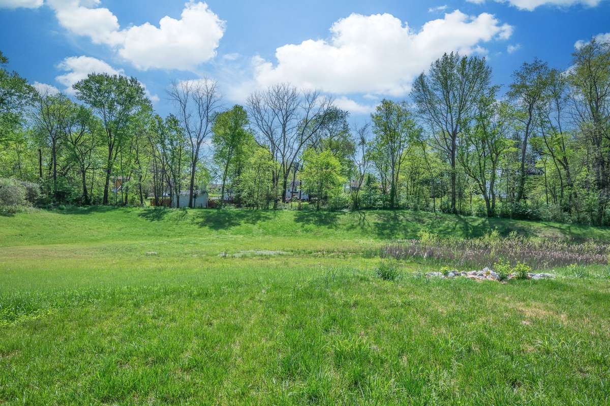 CHARMING Smaller Community of Newer Homes
*Note: Green Grass Edits on all Exterior Photos