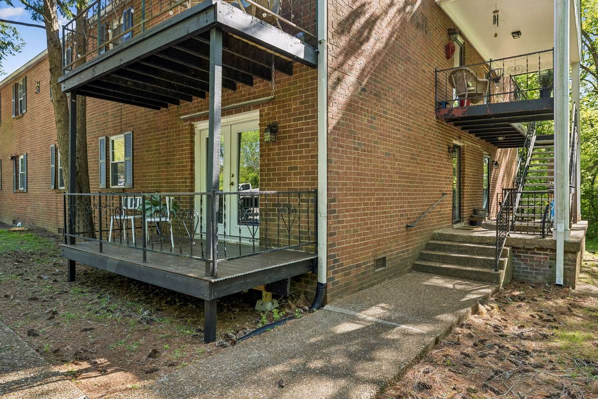 This ground-level unit is perfectly positioned to face both Jim Warren Park and community green space, offering peaceful, scenic views right from your doorstep.