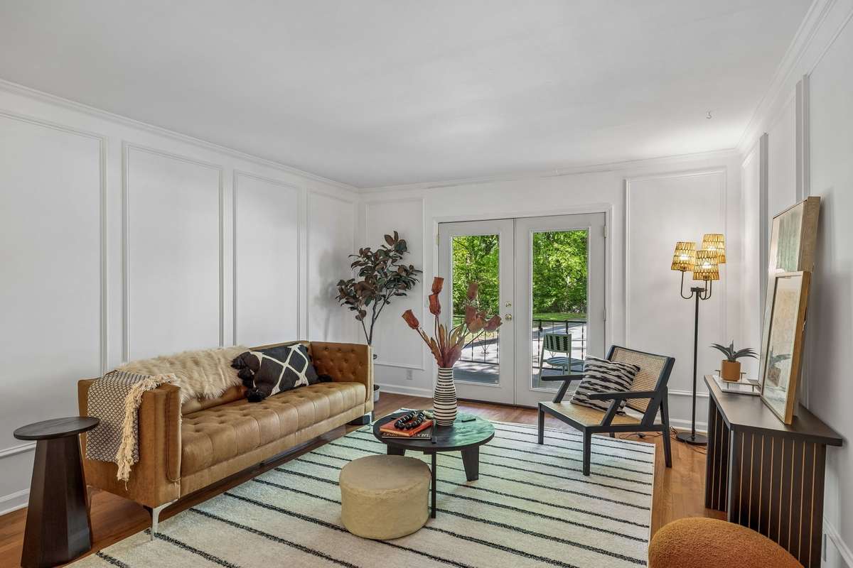 Welcome to 601 Boyd Mill Ave, Unit M8––a turnkey, corner unit in the heart of Franklin for under $300k!