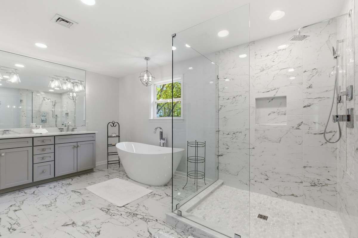 This primary bathroom is everything!