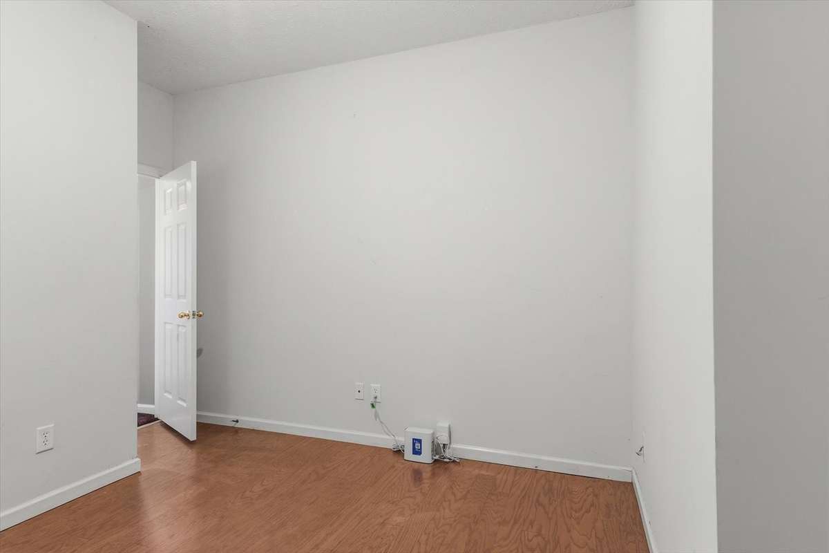 5th bedroom/office space/secondary dining space.