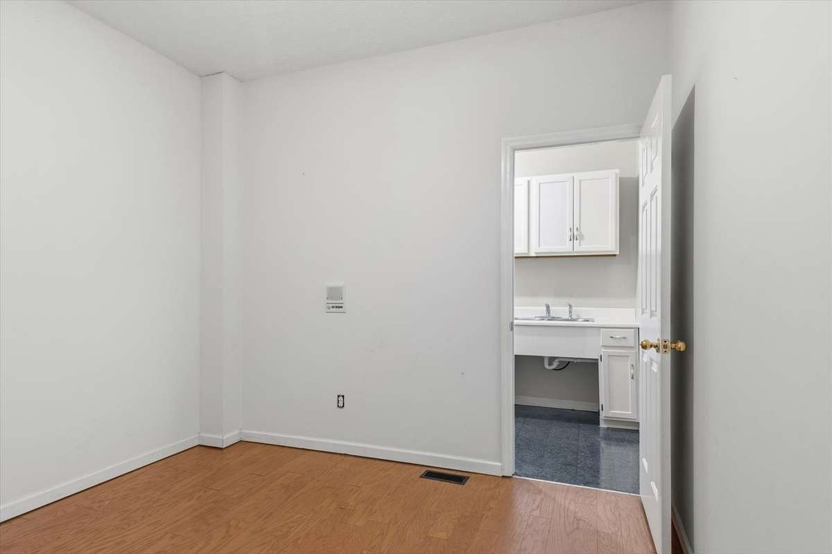 5th bedroom with Kitchenette Closet.