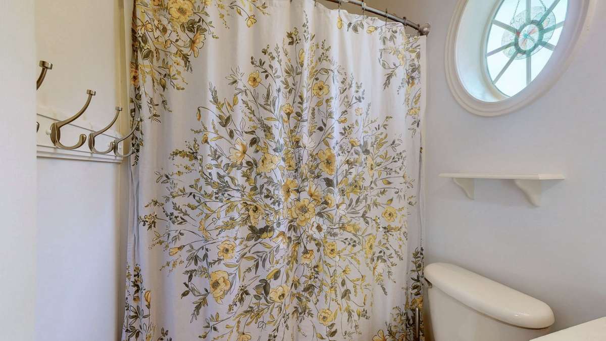 Main level FULL guest bath.  Tub/shower combo.