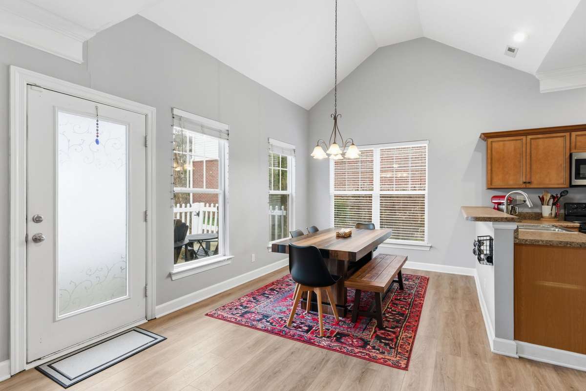It's rare to see townhomes with large dining spaces these days! Here you can host and entertain.