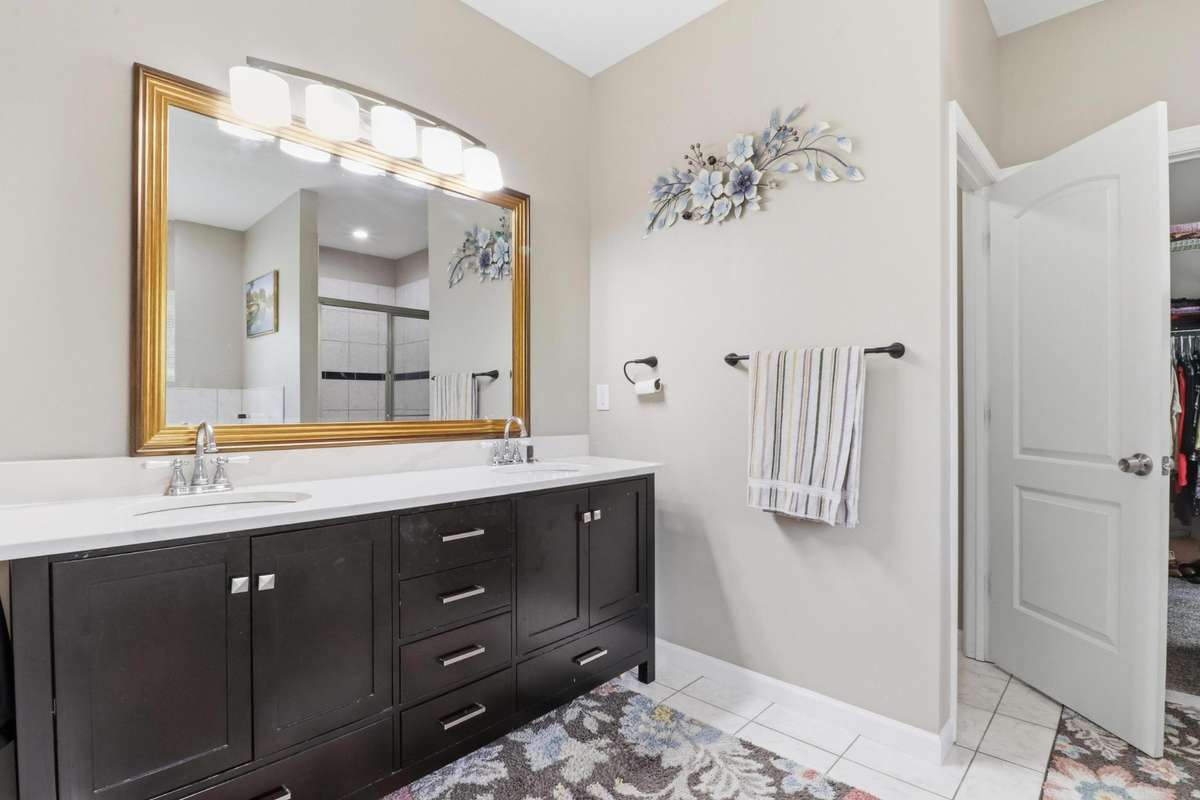 Primary Bath w/Double Sinks