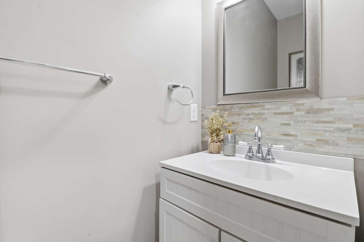 Guest Bath in Hallway
