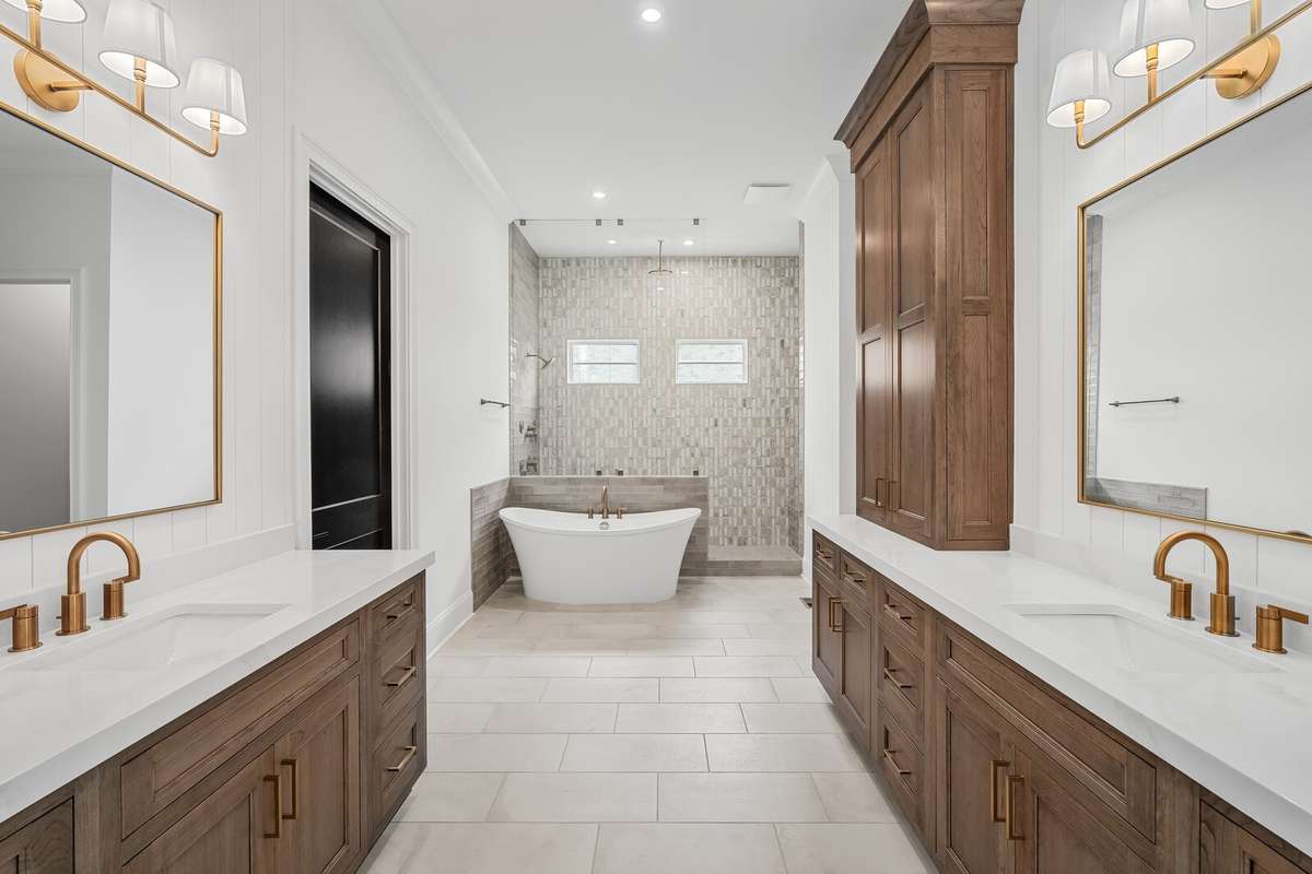 *** Photos are of a previously built Wilshire in another Drees Homes community. Standard Features and Options may vary. ***