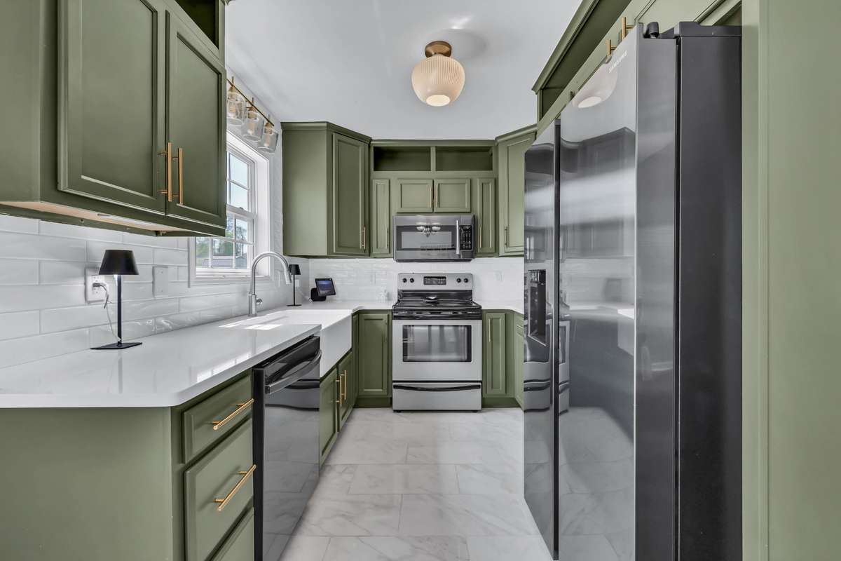 All kitchen appliances will remain.