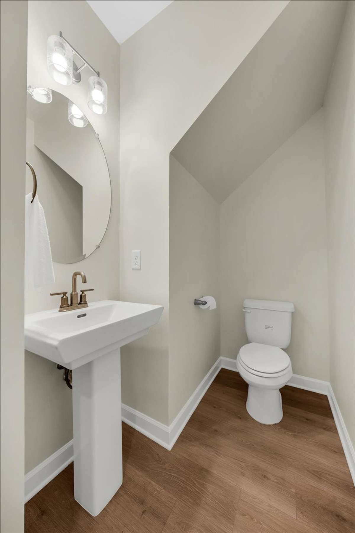 Downstairs main bathroom