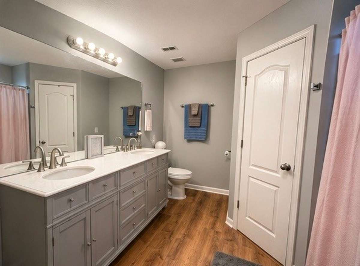 Ensuite upstairs bath