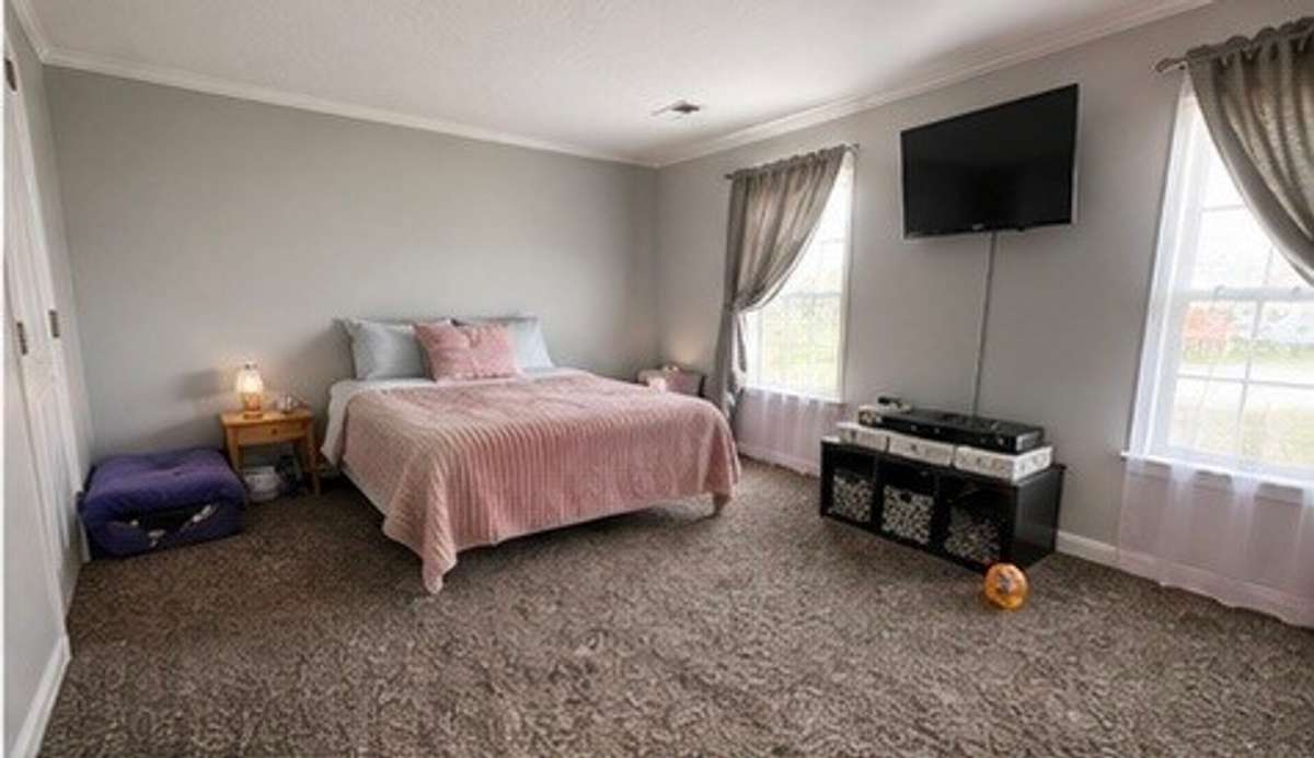 Extra large ensuite bedroom upstairs