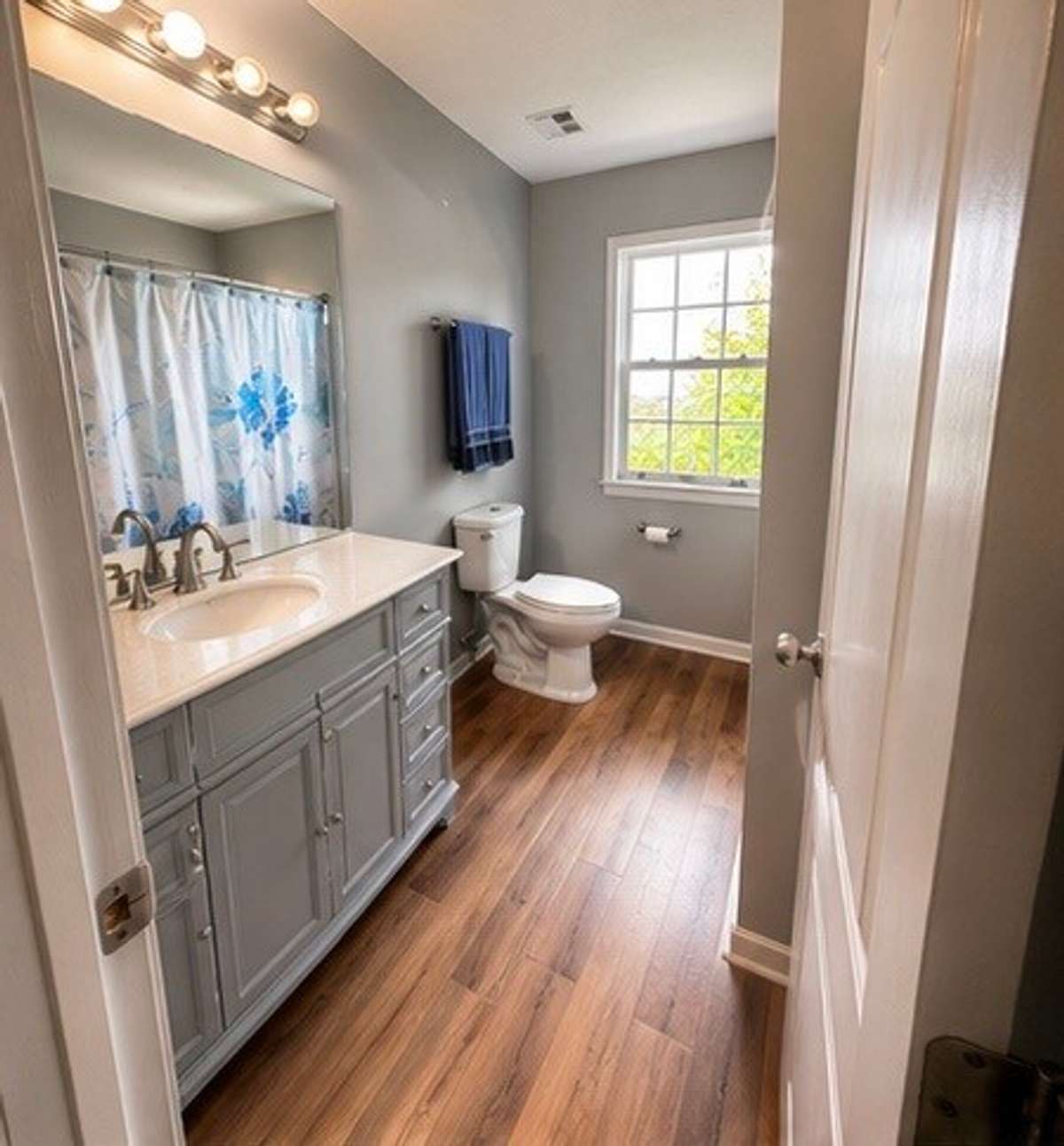 Full bath located upstairs