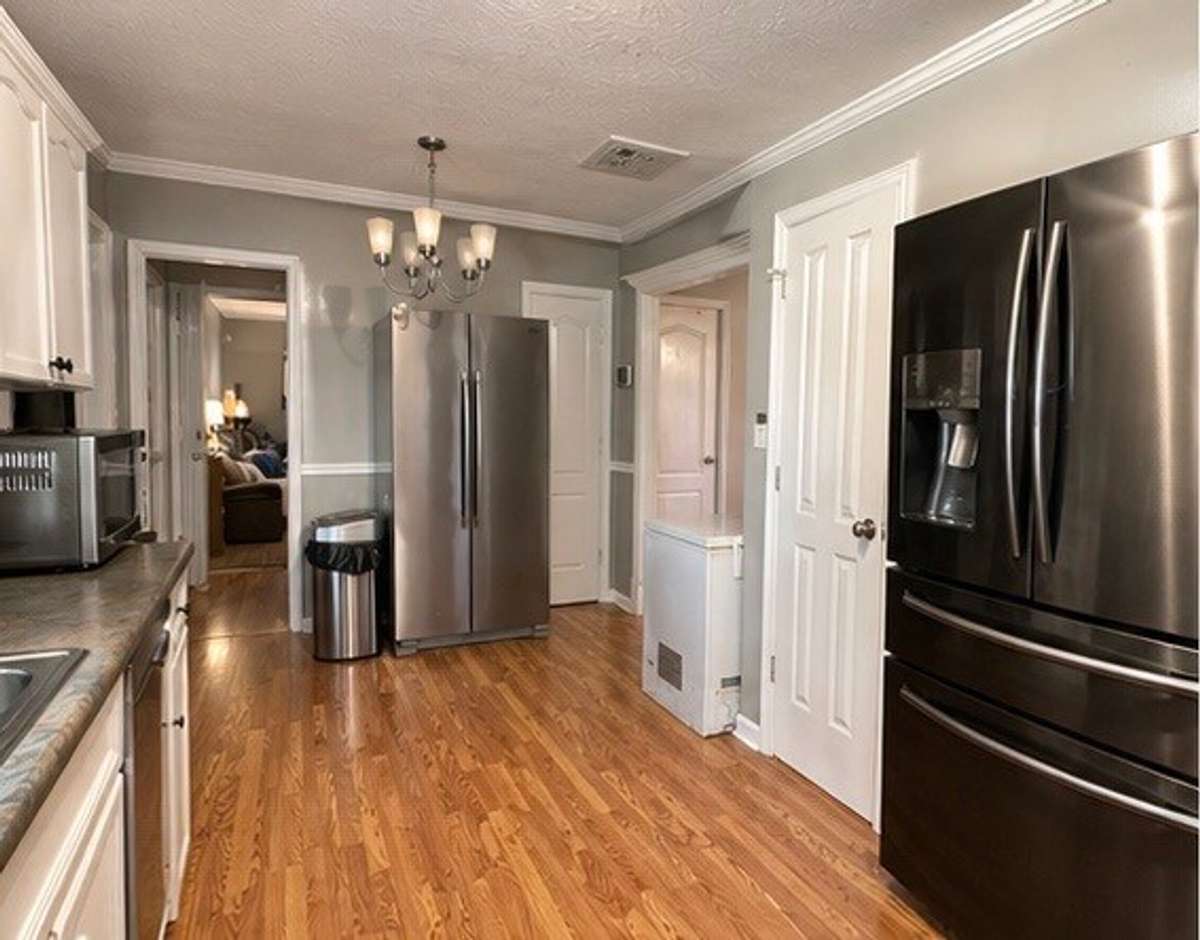 Spacious eat in kitchen