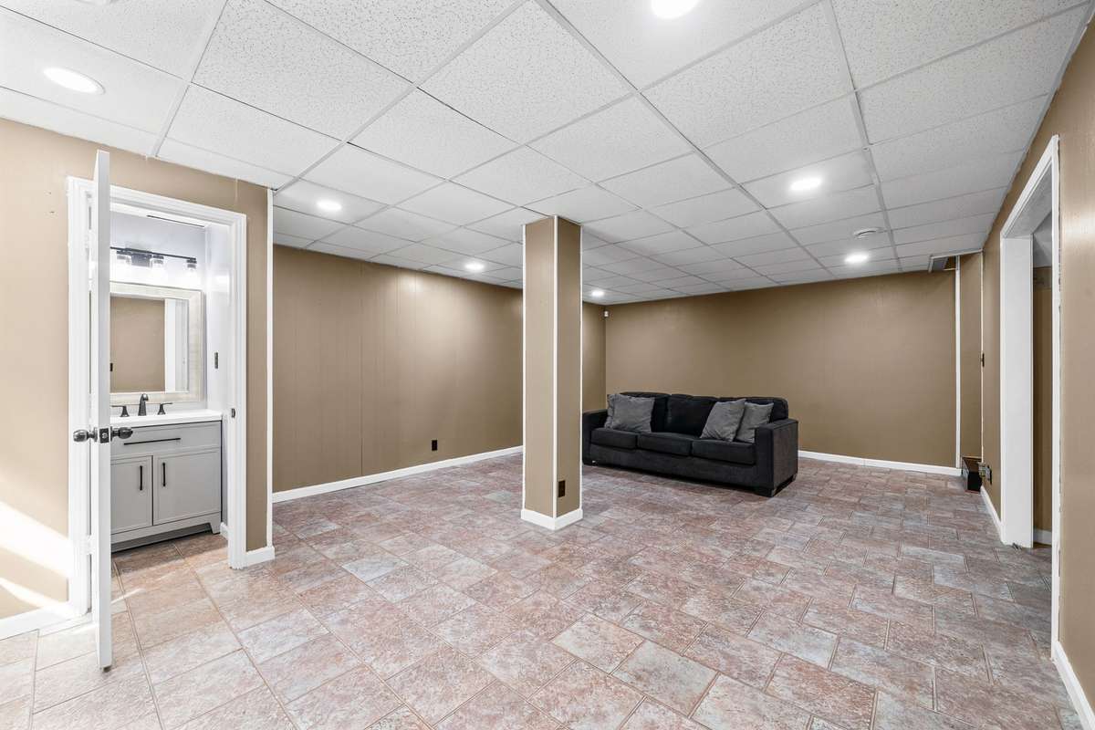 2nd view of Bonus Space with 1/2 Bath downstairs with UNLIMITED Possibilities.