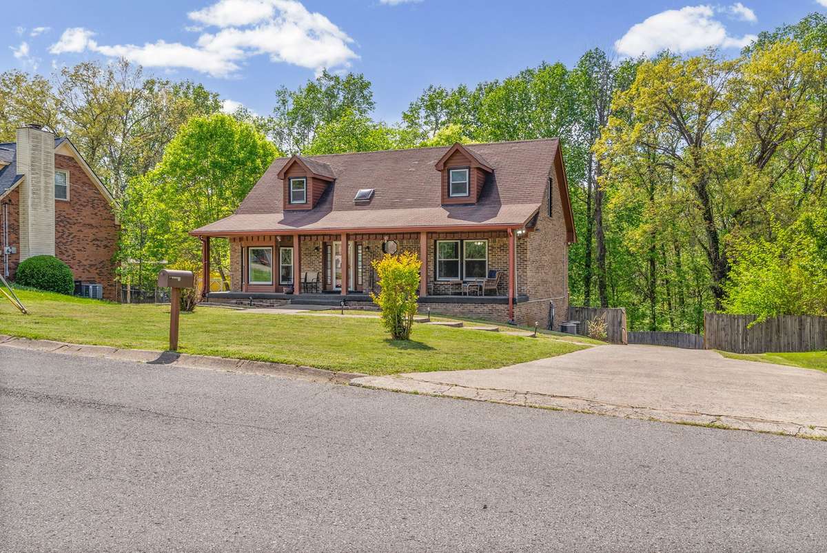 1082 Foxmoor Drive ~ Waiting for YOUR FAMILY