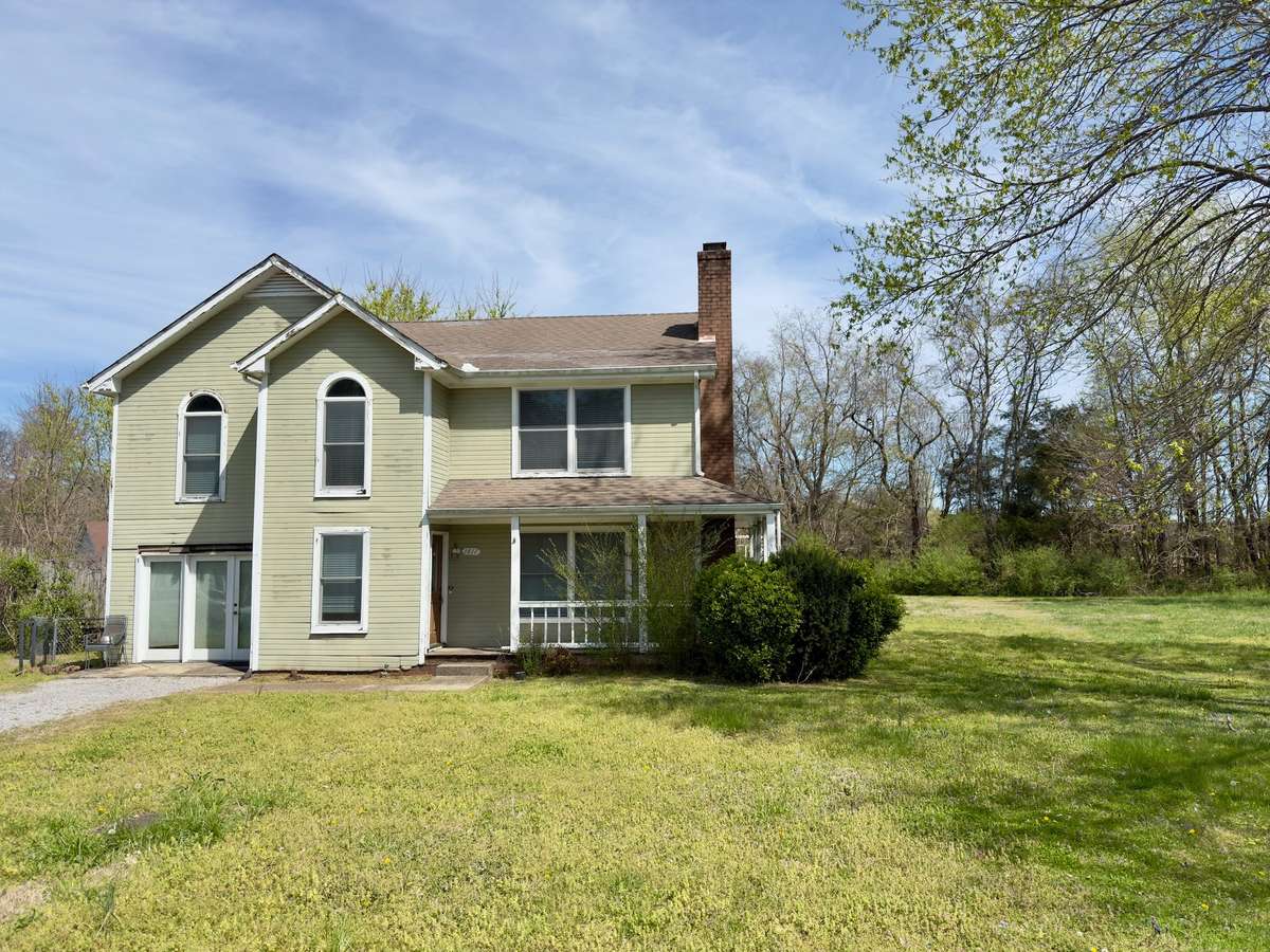 Auction!  May 9th at 12:00 Noon!  1817 Holloway Cir Murfreesboro, TN