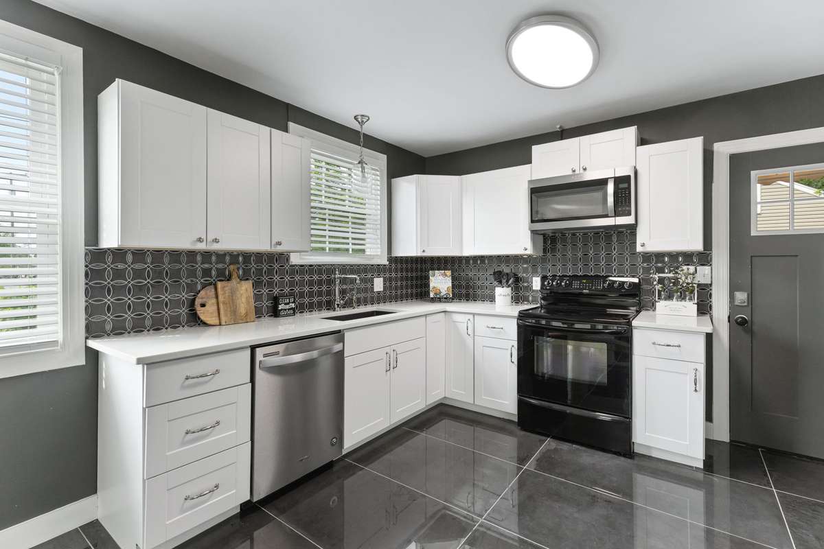 Beautiful back splash in kitchen