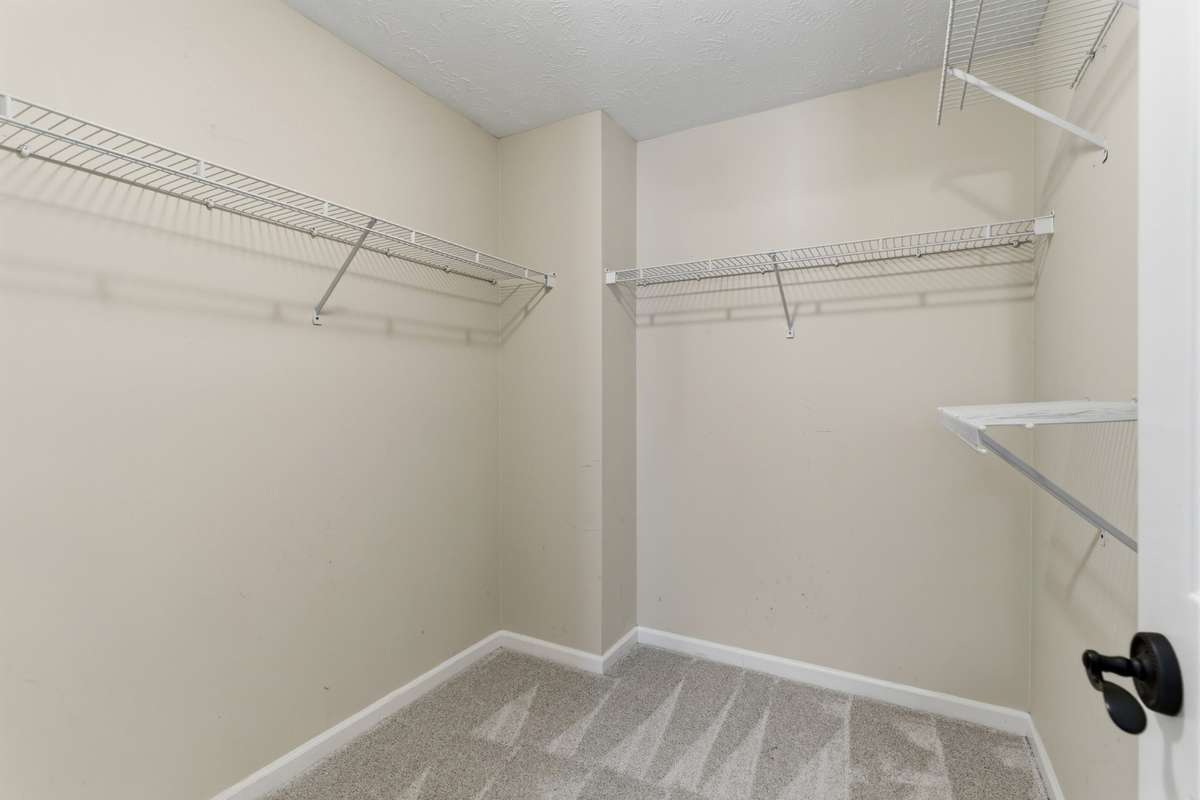Third bedroom large walk-in closet