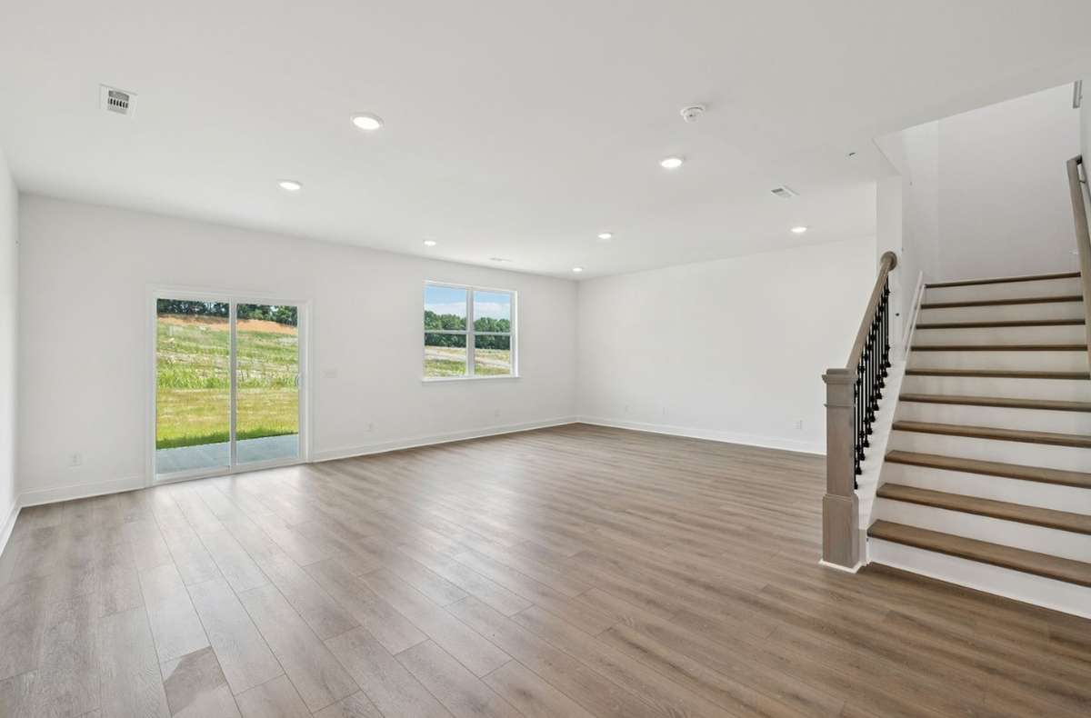 Macon great room Picture is for illustrative purposes only. May be of similar home, same floorplan. Options, upgrades, appliance package, colors, selections, designs, may vary.