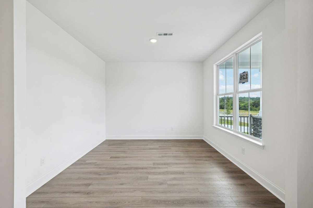 Macon flex space. Picture is for illustrative purposes only. May be of similar home, same floorplan. Options, upgrades, appliance package, colors, selections, designs, may vary.