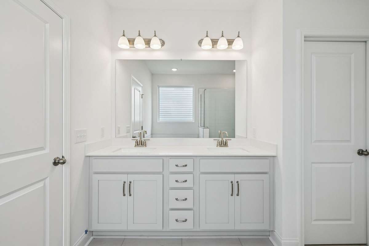 Macon primary bath. Picture is for illustrative purposes only. May be of similar home, same floorplan. Options, upgrades, colors, selections, designs, may vary.