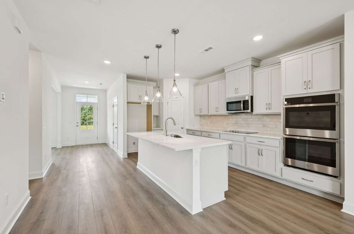 Macon kitchen. Picture is for illustrative purposes only. May be of similar home, same floorplan. Options, upgrades, appliance package, colors, selections, designs, may vary.