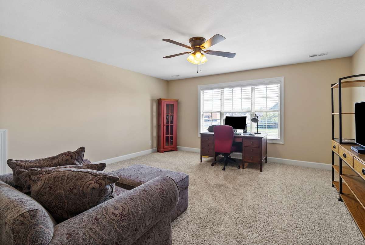 Extra Large Bonus Room/4th Bedroom