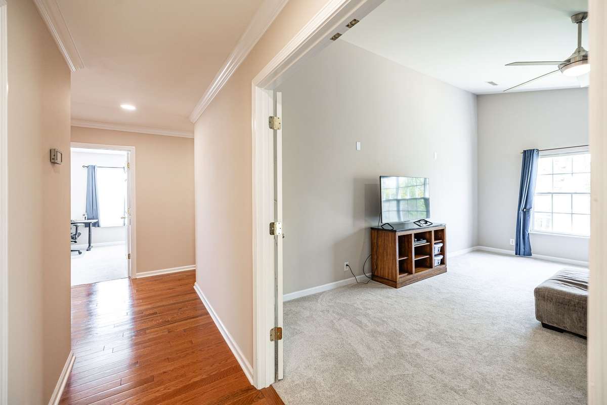 Entry to oversized bonus room