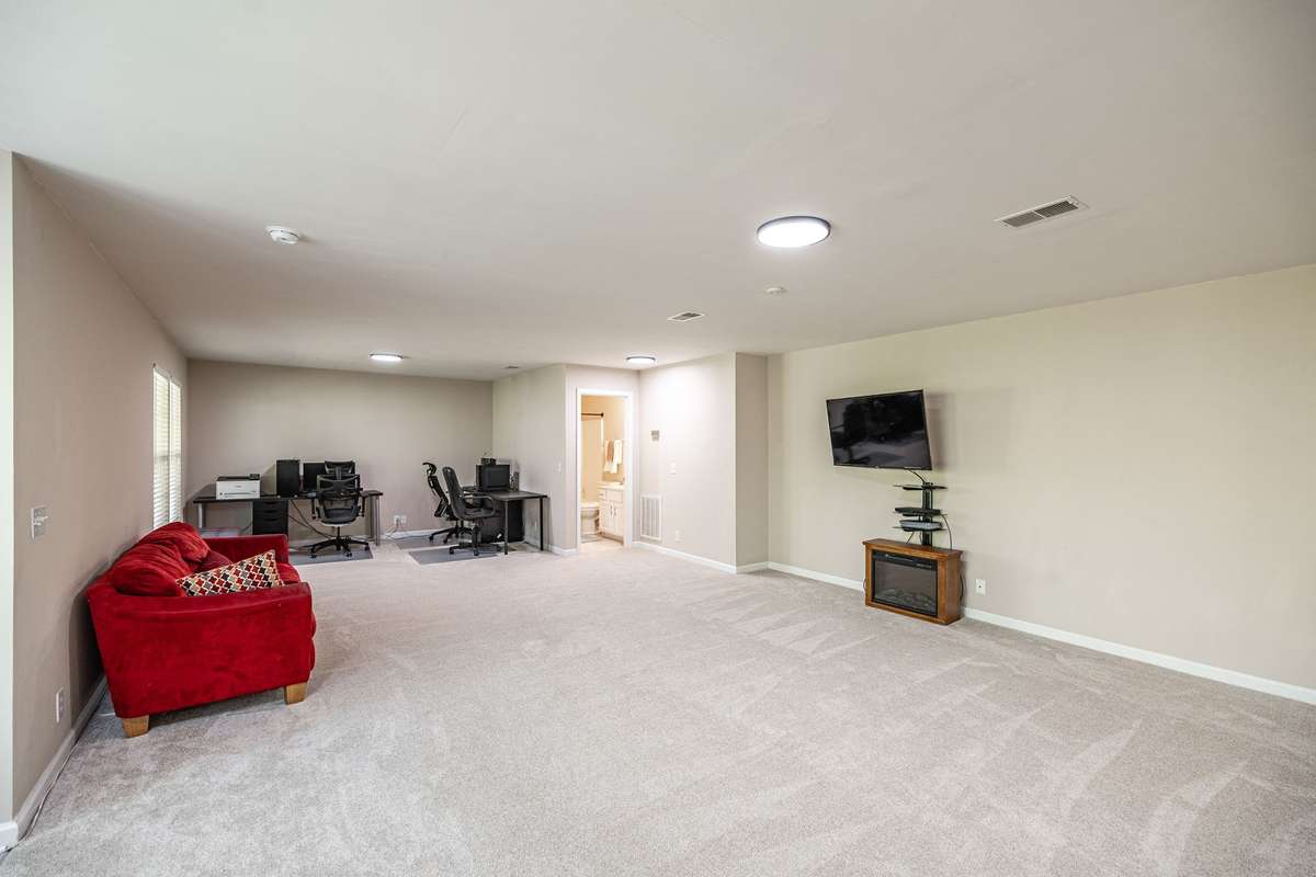Finished basement with full bathroom