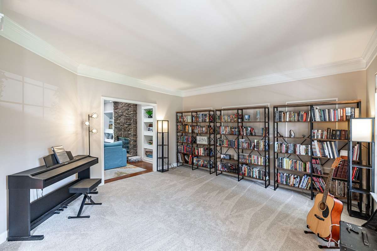 Den / music room