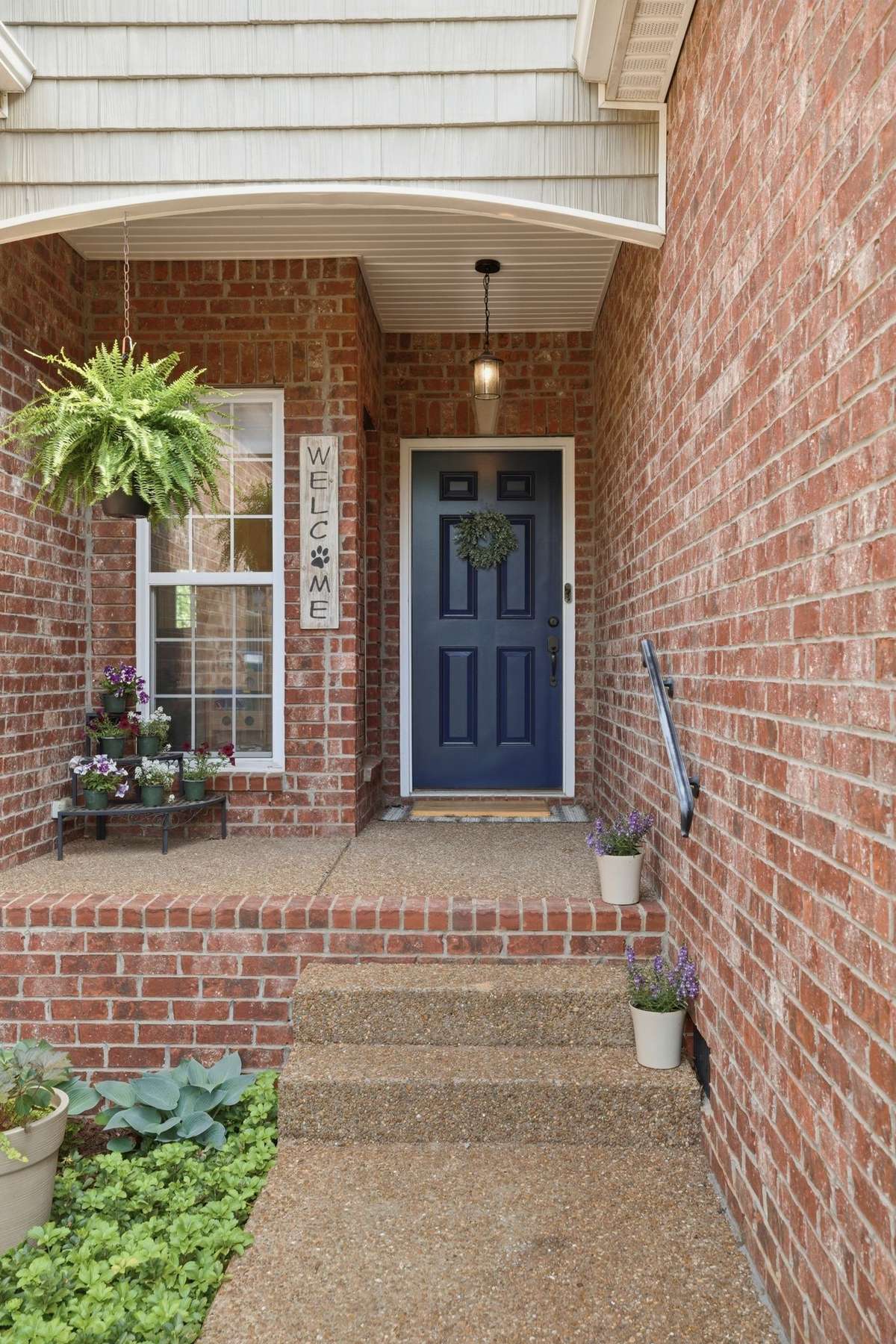 A lovely, easy to enter front door with minimal steps.