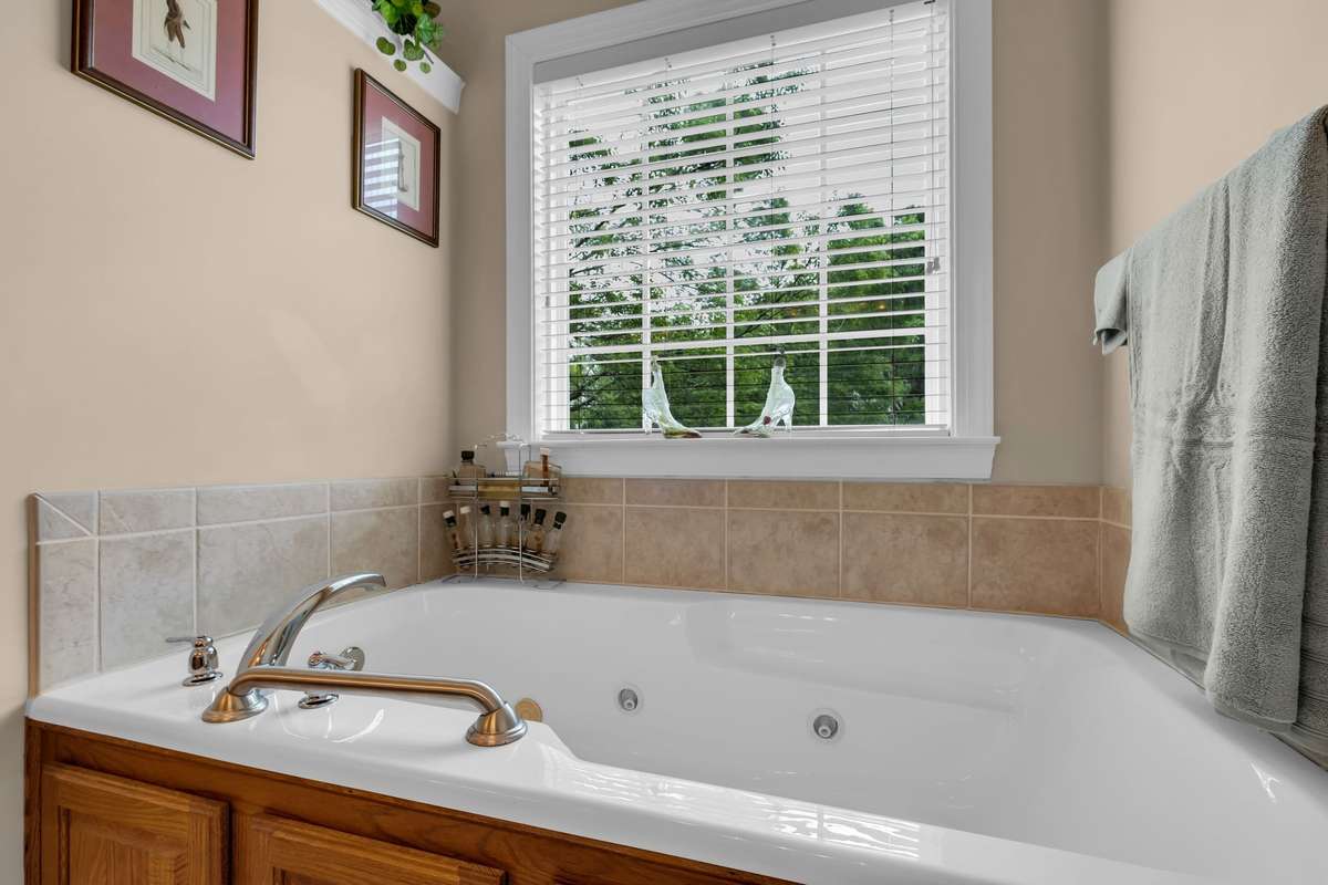 Jetted Garden tub