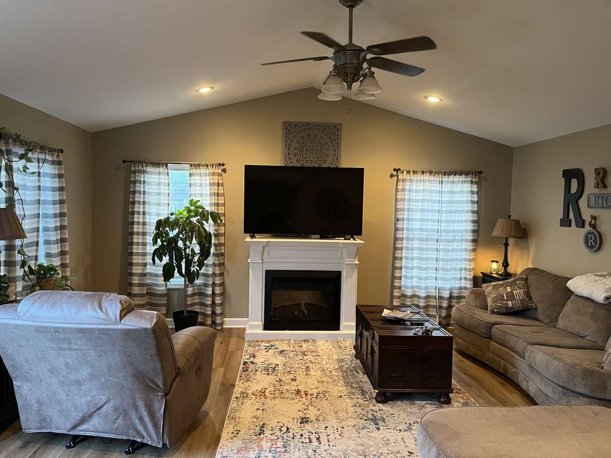 Very spacious Family room